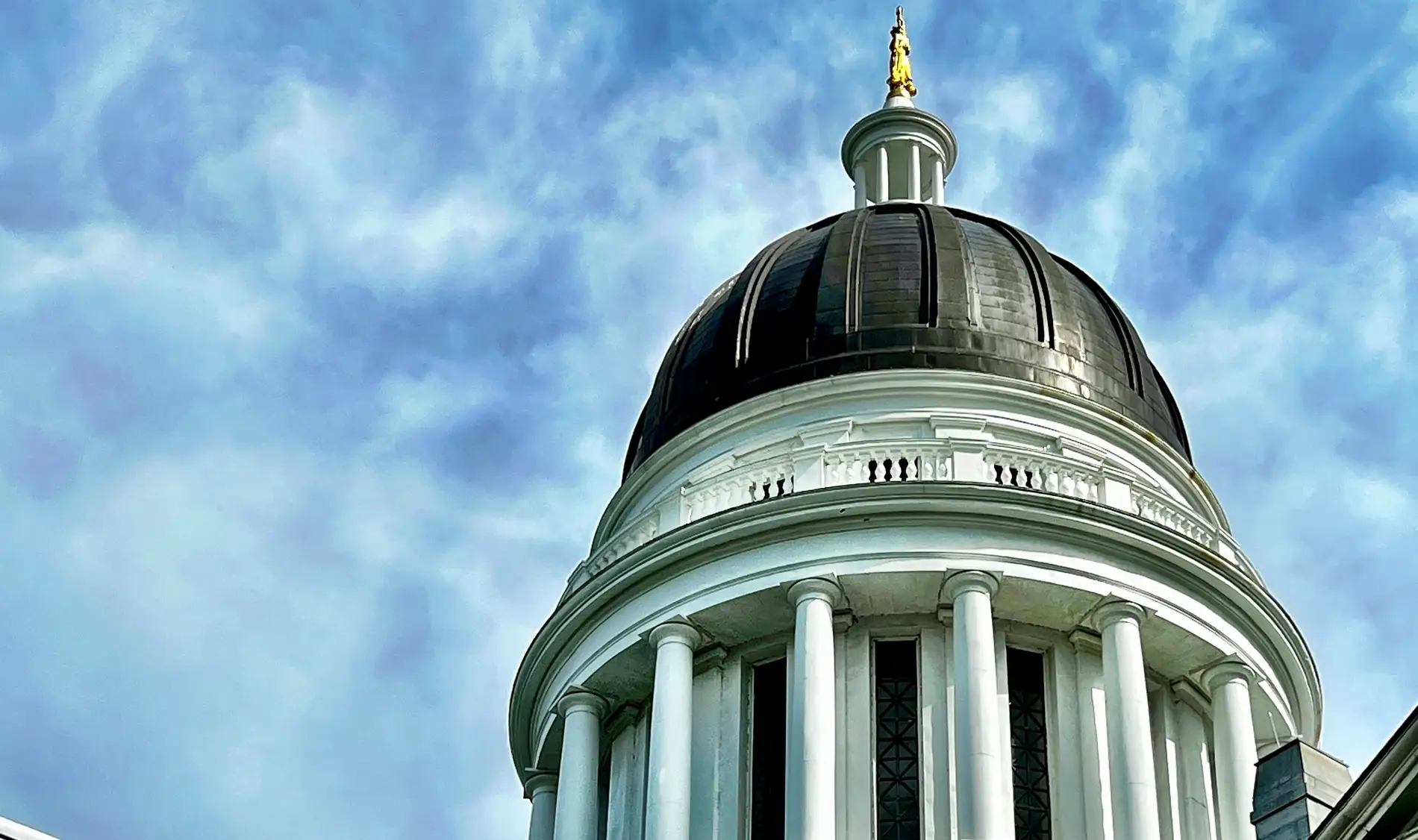 Photo of the capitol building in Augusta, Maine