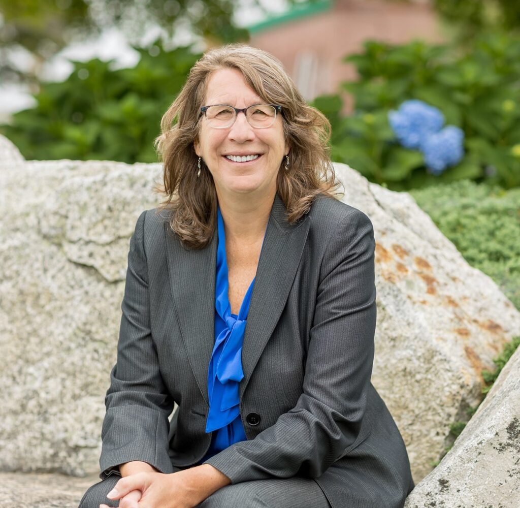 Theresa Hodge headshot